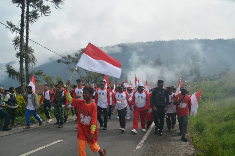 Merah Putih Menggema Di Puncak Jaya: Kirab HUT RI Ke-80