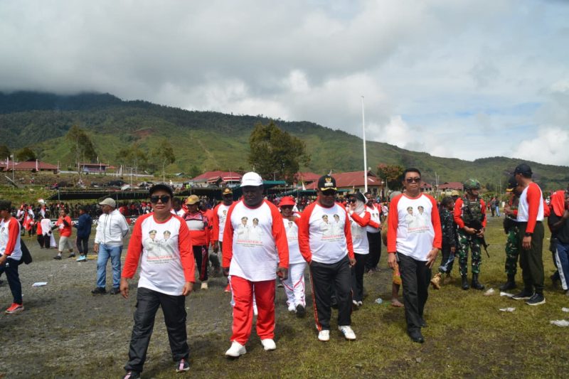 Sekda Puncak Jaya Yubelina Enumbi Tegaskan Pentingnya Nasionalisme dan Kesehatan di HUT RI ke-80